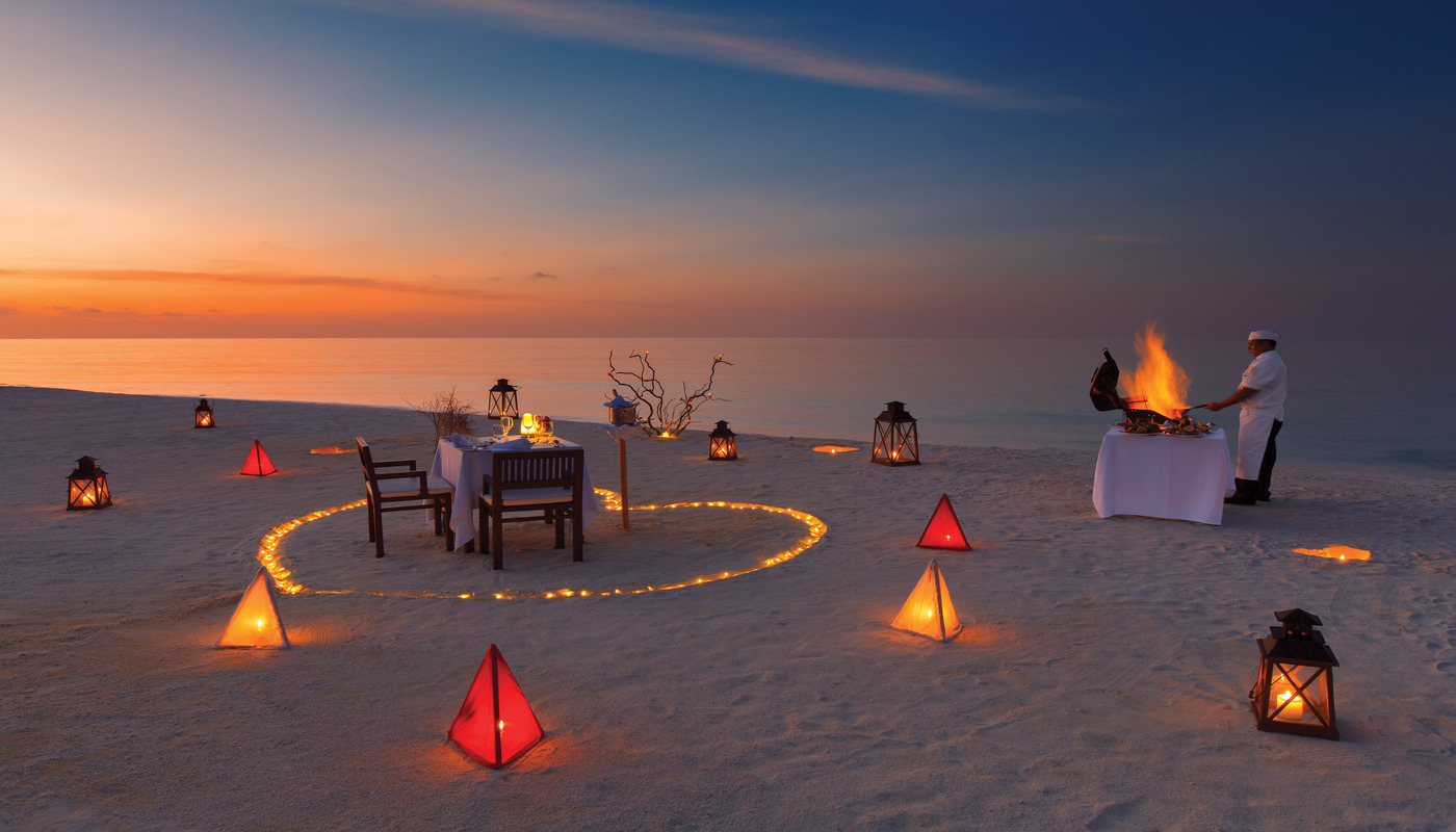 Hotel Atmosphere Kanifushi - cena romántica en la playa