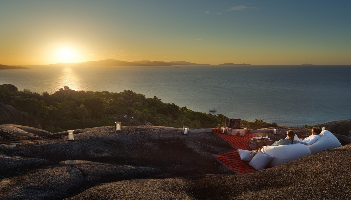 Hotel Six Senses Zil Pasyon - cóctel al atardecer